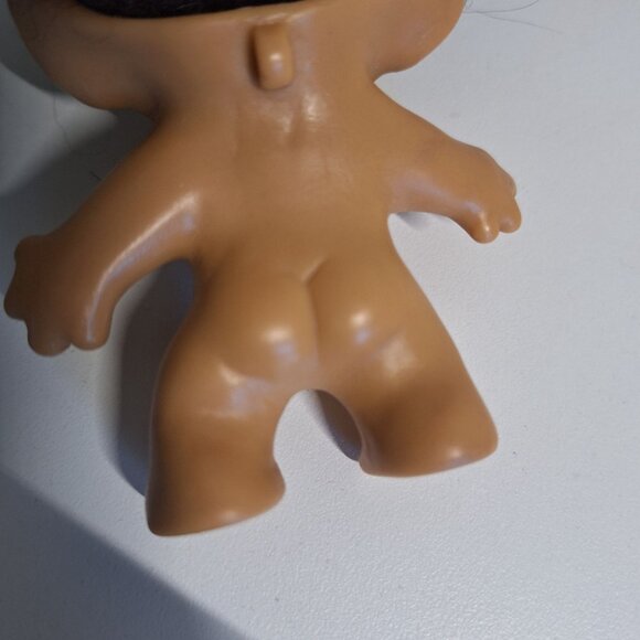 Vintage Troll Uneeda Wishnik Doll Long Black or Dark Brown Hair Amber Eyes 3" - Picture 4 of 9